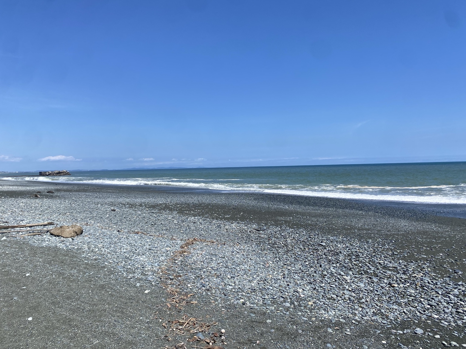 店から歩いて出られる海沿い