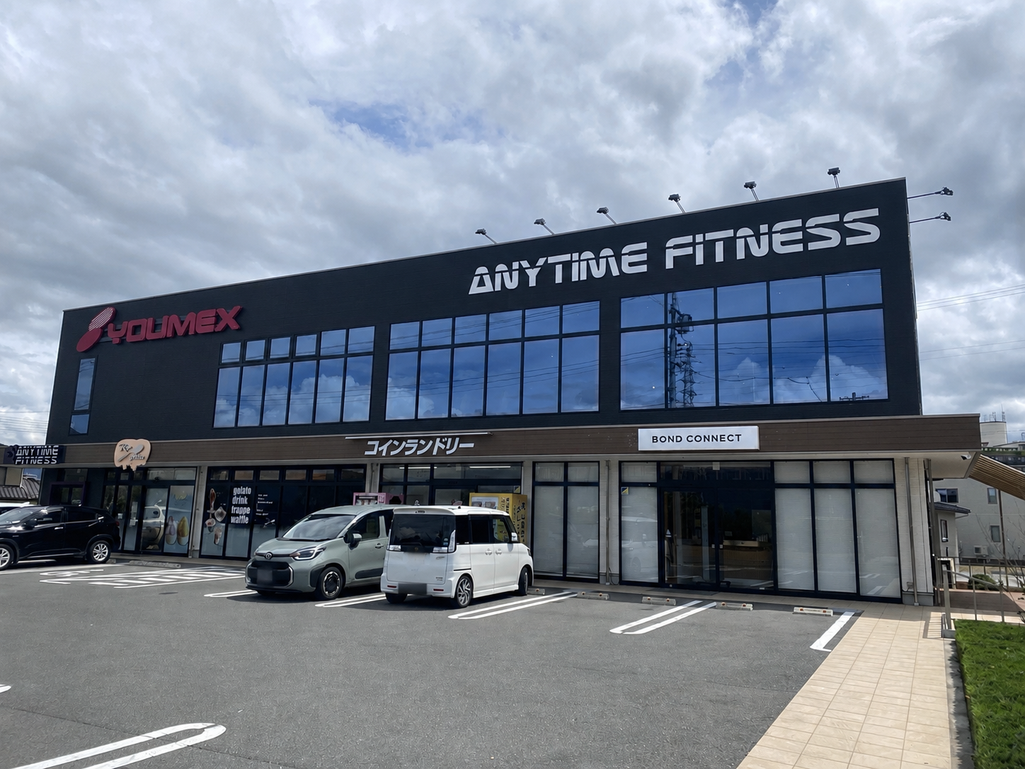 ANYTIME FITNESS 塩尻店が入るYOUMEXビルの外観