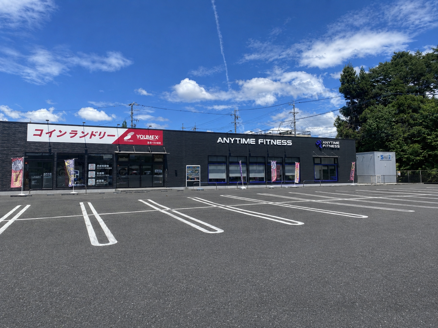 エニタイムフィットネス松本つかま店、駐車場側からの外観