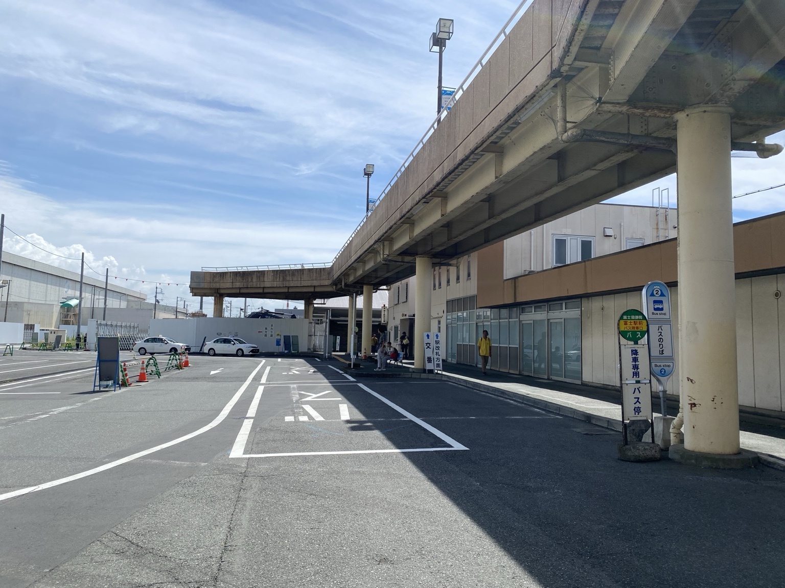 JR富士駅前のバスのりば。エニタイムフィットネス富士青葉通店へのアクセス起点