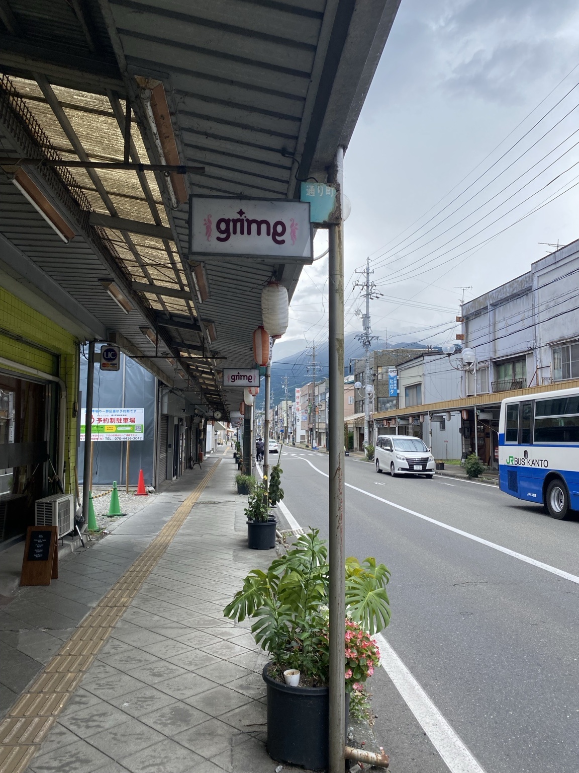 伊那市の商店街の通り