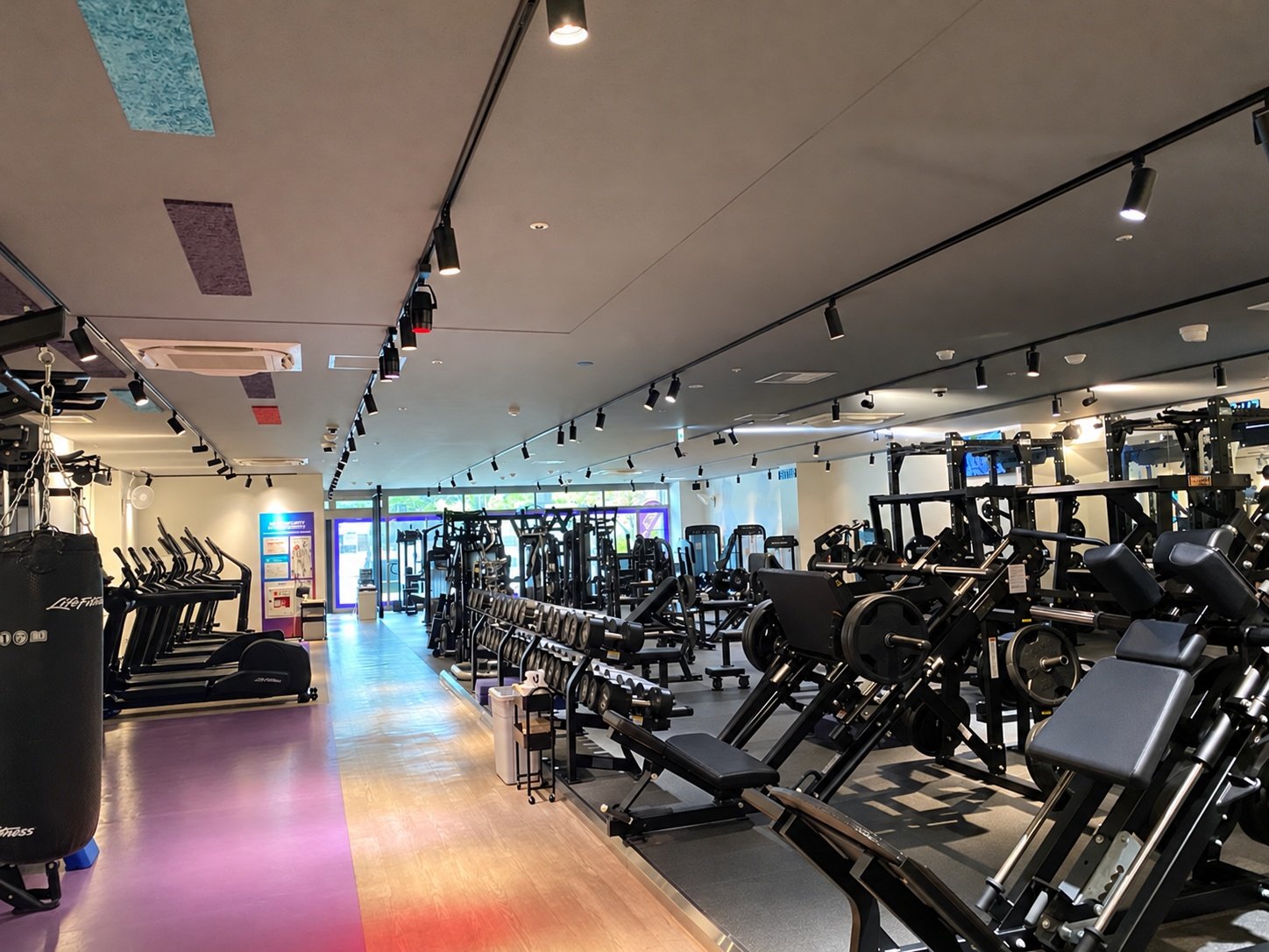 Interior of Anytime Fitness Shinjuku-Tomihisacho, a single floor lined with machines from front to back